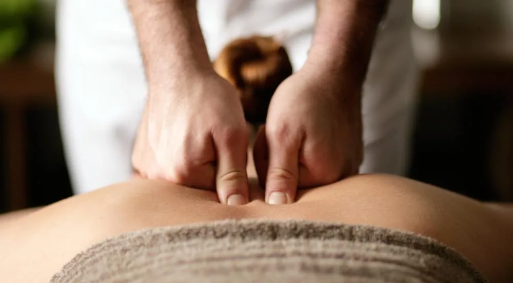 Spa Therapie  — Mobile Massage — Baierbrunn — Rücken- und Nackenmassage